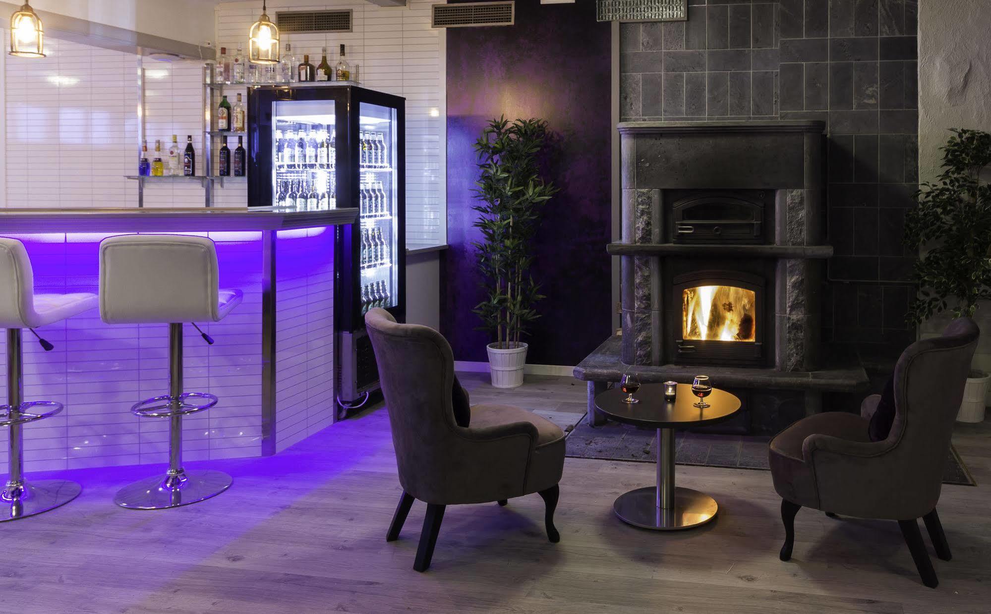 Hotell Restaurang Naemforsen Nasaker ภายนอก รูปภาพ